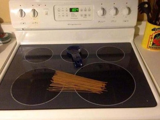 funny-kitchen-spaghetti-stove-husband-1